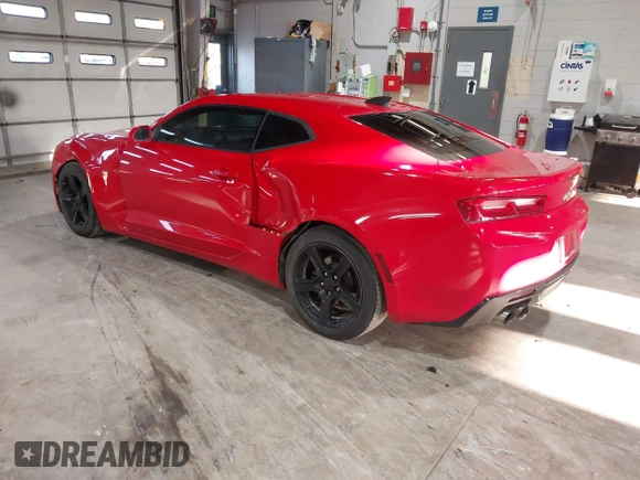 2018 Chevrolet Camaro 1LT z VIN 1G1FB1RS1J0110368, wystawiony jako IAAI lot #41972917 z przebiegiem 104 105 mil mil oraz . Historia ofert i sprzedaży dostępna na DreamBid. Obrazek 3.