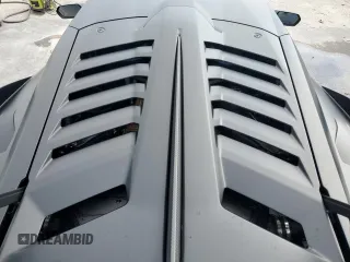 2022 Lamborghini Huracan z VIN ZHWUA6ZX0NLA18998, wystawiony jako Copart lot #87111104 z przebiegiem Nie podano mil oraz Nie do naprawy. Historia ofert i sprzedaży dostępna na DreamBid. Obrazek 11.