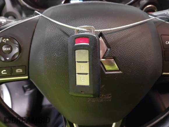 2020 Mitsubishi Outlander ES z VIN JA4AR3AU1LU020245, wystawiony jako IAAI lot #42155598 z przebiegiem 70 249 mil mil oraz . Historia ofert i sprzedaży dostępna na DreamBid. Obrazek 11.