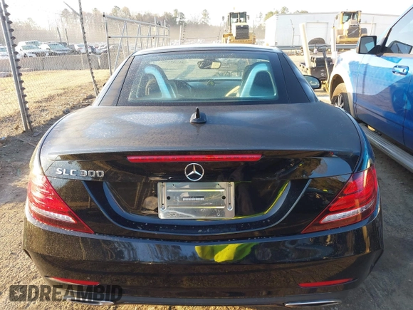 2019 Mercedes-Benz SLC 300 z VIN WDDPK3JA1KF160119, wystawiony jako IAAI lot #41744155 z przebiegiem Nie podano mil oraz . Historia ofert i sprzedaży dostępna na DreamBid. Obrazek 16.
