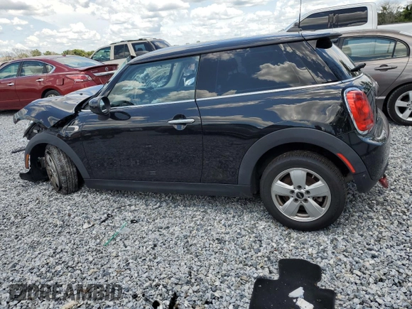 2021 MINI Hardtop Cooper with VIN WMWXR3C05M2P13632, listed as a Copart auction lot 62595415 with 38,797 mi miles and Clean title. Bid and sale history available at DreamBid. Image 2.