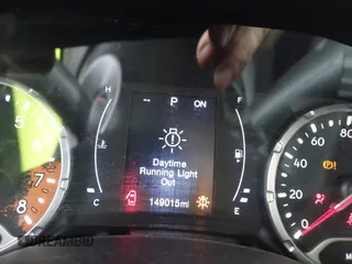 2018 Jeep Renegade Latitude z VIN ZACCJABB8JPJ33239, wystawiony jako IAAI lot #42270008 z przebiegiem 149 015 mil mil oraz . Historia ofert i sprzedaży dostępna na DreamBid. Obrazek 15.