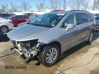 2017 Chrysler Pacifica Touring L z VIN 2C4RC1BG9HR786087, wystawiony jako Copart lot #46779674 z przebiegiem 81 810 mil mil oraz Szkoda całkowita • Salvage title. Historia ofert i sprzedaży dostępna na DreamBid. Obrazek 1.