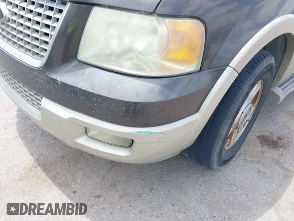 2006 Ford Expedition Eddie Bauer with VIN 1FMPU17556LA04414, listed as a IAAI auction lot 41996249 with 256,591 mi miles. Bid and sale history available at carsss.com. Image 6.