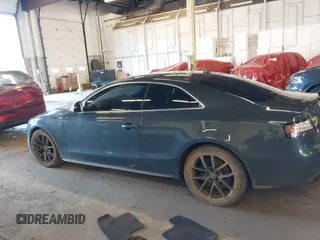 2009 Audi S5 z VIN WAURV78T29A028113, wystawiony jako IAAI lot #41677413 z przebiegiem 138 434 mil mil oraz . Historia ofert i sprzedaży dostępna na DreamBid. Obrazek 14.