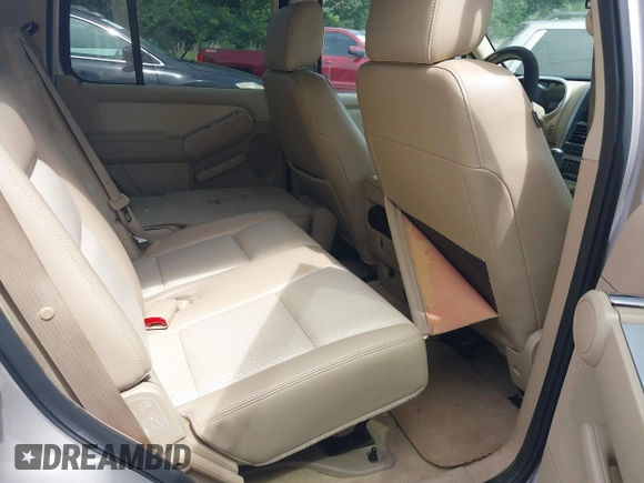 2006 Mercury Mountaineer Premier with VIN 4M2EU38806UJ14095, listed as a IAAI auction lot 42543401 with 219,868 mi miles and . Bid and sale history available at DreamBid. Image 8.