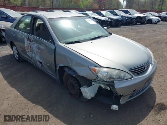 2006 Toyota Camry STD z VIN JTDBE32K063060782, wystawiony jako IAAI lot #42105775 z przebiegiem 304 961 mil mil oraz . Historia ofert i sprzedaży dostępna na DreamBid. Obrazek 17.