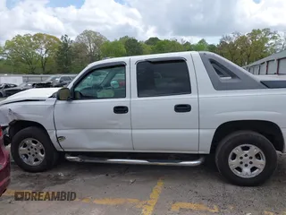 2003 Chevrolet Avalanche with VIN 3GNEC13TX3G290148, listed as a IAAI auction lot 41966678 with 259,476 mi miles and . Bid and sale history available at DreamBid. Image 14.