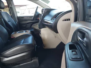 2016 Chrysler Town & Country Touring with VIN 2C4RC1BG8GR165373, listed as a IAAI auction lot 41179191 with 81,703 mi miles. Bid and sale history available at carsss.com. Image 5.