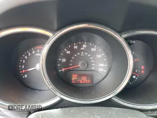 2013 Kia Sorento LX with VIN 5XYKTDA23DG389370, listed as a Copart auction lot 60645535 with 176,393 mi miles and Salvage title. Bid and sale history available at DreamBid. Image 9.
