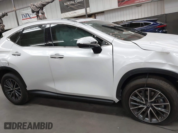 2025 Lexus NX 350 Premium z VIN 2T2GGCEZ2SC079582, wystawiony jako IAAI lot #42495719 z przebiegiem 1 227 mil mil oraz . Historia ofert i sprzedaży dostępna na DreamBid. Obrazek 13.
