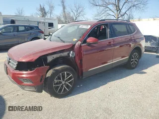 2021 Volkswagen Tiguan SE z VIN 3VV3B7AX1MM153387, wystawiony jako Copart lot #48477195 z przebiegiem Nie podano mil oraz Szkoda całkowita • Salvage title. Historia ofert i sprzedaży dostępna na DreamBid. Obrazek 1.