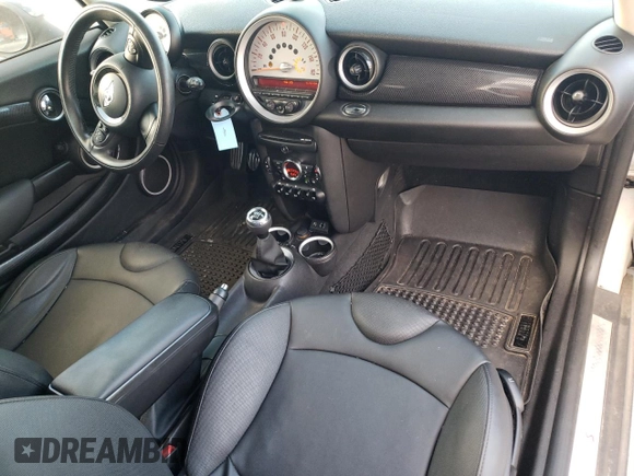 2014 MINI Clubman S z VIN WMWZG3C52ETY33460, wystawiony jako Copart lot #82752834 z przebiegiem 130 015 mil mil oraz Szkoda całkowita • Salvage title. Historia ofert i sprzedaży dostępna na DreamBid. Obrazek 8.