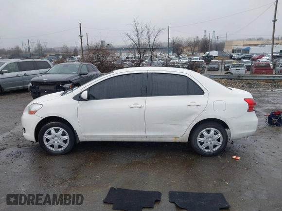 2009 Toyota Yaris z VIN JTDBT903594059923, wystawiony jako IAAI lot #41520883 z przebiegiem 141 366 mil mil oraz . Historia ofert i sprzedaży dostępna na DreamBid. Obrazek 15.