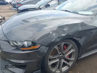 2019 Ford Mustang GT Premium z VIN 1FATP8FF2K5140520, wystawiony jako IAAI lot #41399442 z przebiegiem 101 737 mil mil oraz . Historia ofert i sprzedaży dostępna na DreamBid. Obrazek 6.