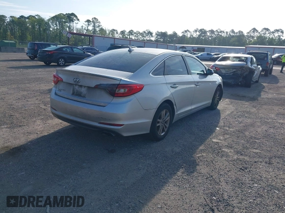 2016 Hyundai Sonata SE z VIN 5NPE24AF8GH350287, wystawiony jako IAAI lot #42476022 z przebiegiem 185 630 mil mil oraz . Historia ofert i sprzedaży dostępna na DreamBid. Obrazek 4.