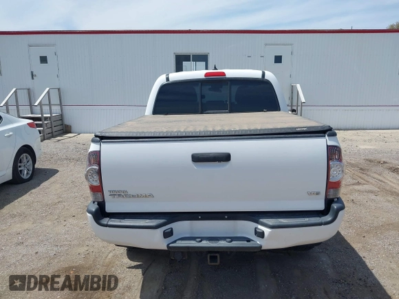 2015 Toyota Tacoma with VIN 3TMLU4EN2FM193142, listed as a IAAI auction lot 42189553 with 70,480 mi miles and . Bid and sale history available at DreamBid. Image 17.