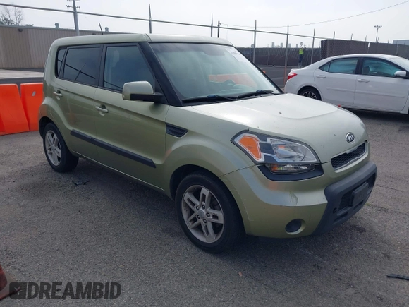 2011 Kia Soul + with VIN KNDJT2A2XB7205827, listed as a IAAI auction lot 41889620 with 158,965 mi miles. Bid and sale history available at carsss.com. Image 1.
