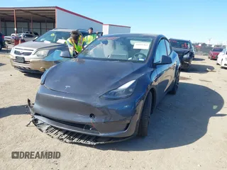 2022 Tesla Model Y Performance z VIN 7SAYGDEF8NF494753, wystawiony jako IAAI lot #41692464 z przebiegiem 14 616 mil mil oraz . Historia ofert i sprzedaży dostępna na DreamBid. Obrazek 17.