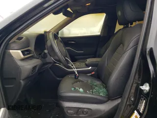 2023 Toyota Highlander L z VIN 5TDKDRBH6PS041762, wystawiony jako Copart lot #54960045 z przebiegiem 27 738 mil mil oraz Szkoda całkowita • Salvage title. Historia ofert i sprzedaży dostępna na DreamBid. Obrazek 7.