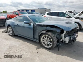 2024 Ford Mustang GT z VIN 1FA6P8CF3R5430888, wystawiony jako Copart lot #63098245 z przebiegiem 8 006 mil mil oraz Szkoda całkowita • Salvage title. Historia ofert i sprzedaży dostępna na DreamBid. Obrazek 4.