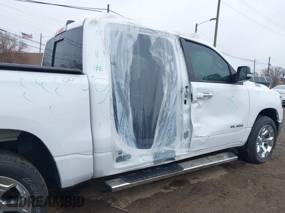 2019 Ram 1500 Big Horn z VIN 1C6SRFFT9KN644984, wystawiony jako IAAI lot #41849314 z przebiegiem 144 812 mil mil oraz . Historia ofert i sprzedaży dostępna na DreamBid. Obrazek 18.
