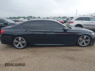 2017 BMW 7 Series 740i z VIN WBA7E2C36HG741092, wystawiony jako IAAI lot #42029625 z przebiegiem 60 389 mil mil oraz . Historia ofert i sprzedaży dostępna na DreamBid. Obrazek 13.