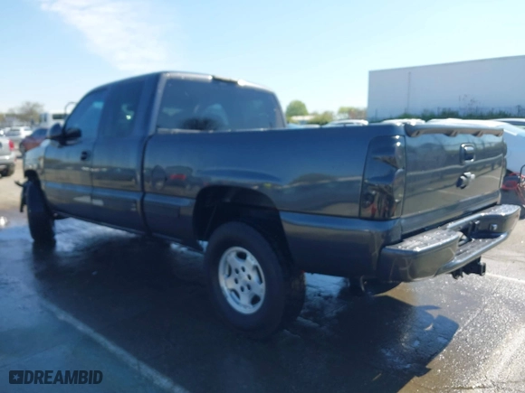 2000 Chevrolet Silverado 1500 LS with VIN 1GCEK19T2YE108024, listed as a IAAI auction lot 41880064 with 299,240 mi miles. Bid and sale history available at carsss.com. Image 3.