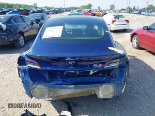 2018 Tesla Model 3 Long Range Battery z VIN 5YJ3E1EB0JF064945, wystawiony jako IAAI lot #42198286 z przebiegiem 35 112 mil mil oraz . Historia ofert i sprzedaży dostępna na DreamBid. Obrazek 17.