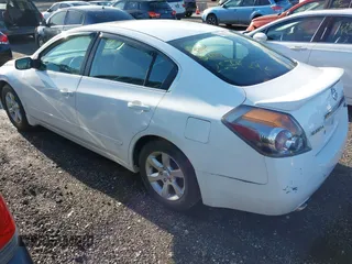 2008 Nissan Altima 2.5 SL with VIN 1N4AL21E48N463670, listed as a IAAI auction lot 42141966 with 999,999 mi miles. Bid and sale history available at carsss.com. Image 3.
