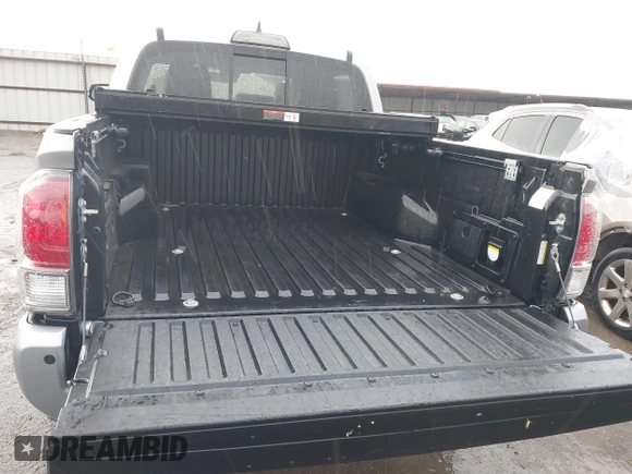 2018 Toyota Tacoma SR with VIN 5TFGZ5AN4JX142565, listed as a IAAI auction lot 41353718 with 87,544 mi miles and . Bid and sale history available at carsss.com. Image 16.