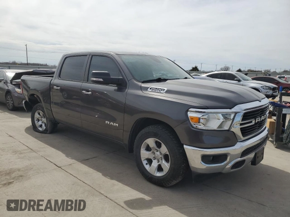 2019 Ram 1500 Big Horn z VIN 1C6RREFT0KN745503, wystawiony jako Copart lot #49421075 z przebiegiem 124 488 mil mil oraz Szkoda całkowita • Salvage title. Historia ofert i sprzedaży dostępna na DreamBid. Obrazek 4.