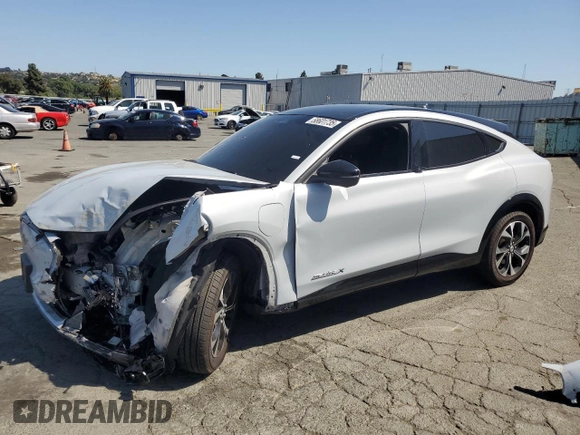 2022 Ford Mustang Mach-E Premium с VIN 3FMTK3R76NMA30130, выставлен на аукционе Copart как лот 58601735 с пробегом 76 466 миль миль и Списание • Salvage title. История ставок и продаж доступна на DreamBid. Изображение 1.
