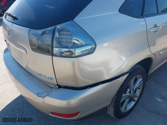 2007 Lexus RX 400h with VIN JTJGW31U072003993, listed as a IAAI auction lot 41665187 with 147,036 mi miles. Bid and sale history available at carsss.com. Image 6.