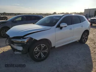 2022 Volvo XC60 Momentum z VIN YV4L12DK0N1944994, wystawiony jako Copart lot #85899774 z przebiegiem 95 461 mil mil oraz Szkoda całkowita • Salvage title. Historia ofert i sprzedaży dostępna na DreamBid. Obrazek 1.