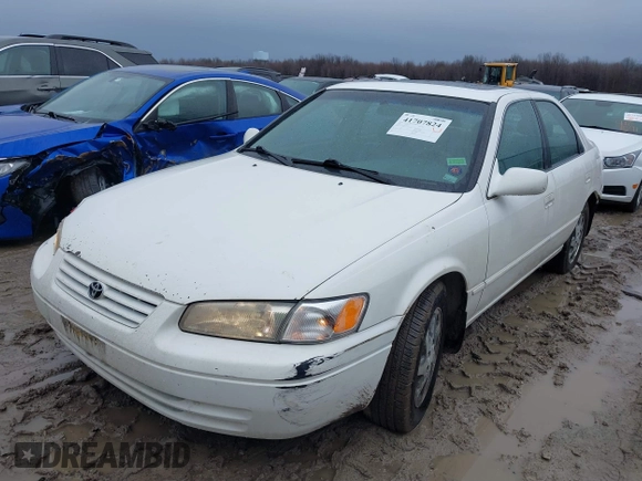 1999 Toyota Camry LE z VIN 4T1BF28K4XU931902, wystawiony jako IAAI lot #41707824 z przebiegiem 171 224 mil mil oraz . Historia ofert i sprzedaży dostępna na DreamBid. Obrazek 17.