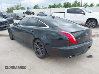 2019 Jaguar XJ z VIN SAJWA1CEXKMW22140, wystawiony jako IAAI lot #42113507 z przebiegiem 24 207 mil mil oraz . Historia ofert i sprzedaży dostępna na DreamBid. Obrazek 3.