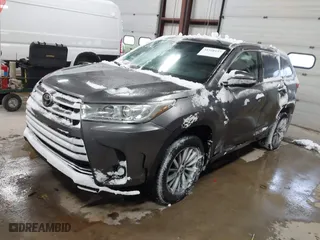 2018 Toyota Highlander SE with VIN 5TDJZRFH5JS525193, listed as a IAAI auction lot 41358127 with 133,929 mi miles. Bid and sale history available at carsss.com. Image 17.