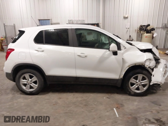 2020 Chevrolet Trax LS z VIN KL7CJKSB0LB318257, wystawiony jako IAAI lot #42080139 z przebiegiem 59 616 mil mil oraz . Historia ofert i sprzedaży dostępna na DreamBid. Obrazek 13.