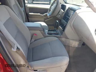 2007 Ford Explorer XLT z VIN 1FMEU63E77UB81293, wystawiony jako IAAI lot #42212508 z przebiegiem 246 834 mil mil oraz . Historia ofert i sprzedaży dostępna na DreamBid. Obrazek 5.