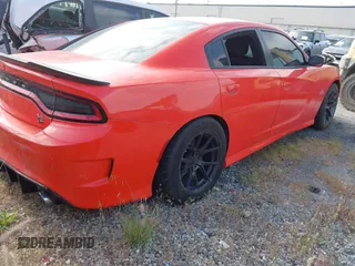 2020 Dodge Charger Scat Pack z VIN 2C3CDXGJ1LH221572, wystawiony jako IAAI lot #41286078 z przebiegiem 67 514 mil mil oraz . Historia ofert i sprzedaży dostępna na DreamBid. Obrazek 4.