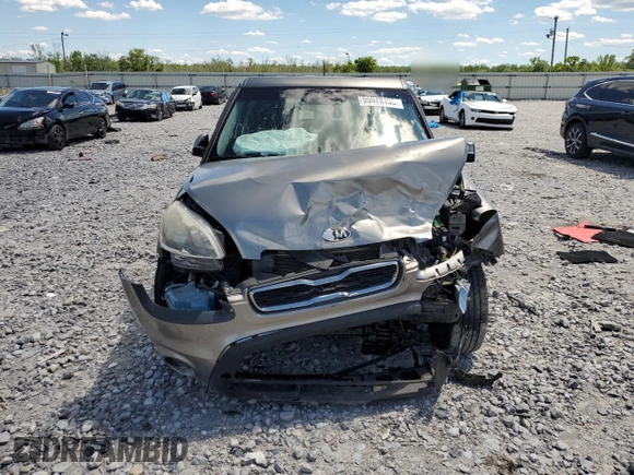 2013 Kia Soul + z VIN KNDJT2A66D7620732, wystawiony jako Copart lot #55578195 z przebiegiem 143 092 mil mil oraz Szkoda całkowita • Salvage title. Historia ofert i sprzedaży dostępna na DreamBid. Obrazek 5.