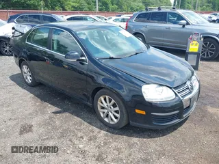 2010 Volkswagen Jetta SE с VIN 3VWRZ7AJ3AM024737, выставлен на аукционе IAAI как лот 42626711 с пробегом 132 754 миль миль и . История ставок и продаж доступна на DreamBid. Изображение 1.