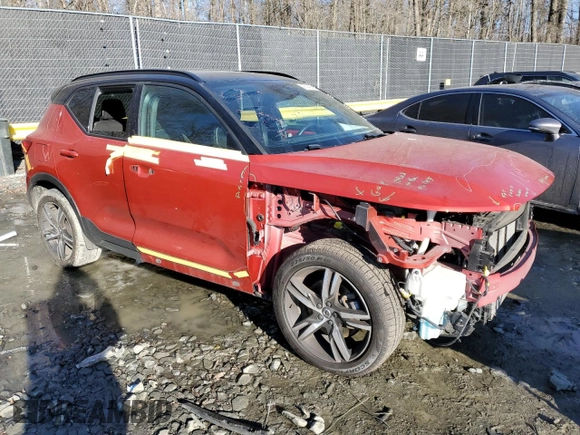 2021 Volvo XC40 R-Design with VIN YV4162UM2M2462305, listed as a Copart auction lot 42974065 with 24,827 mi miles and Salvage Title. Bid and sale history available at carsss.com. Image 4.
