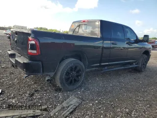 2024 Ram 2500 Laramie z VIN 3C6UR5NL5RG125812, wystawiony jako Copart lot #77317614 z przebiegiem Nie podano mil oraz Nie do naprawy • Non repairable. Historia ofert i sprzedaży dostępna na DreamBid. Obrazek 3.