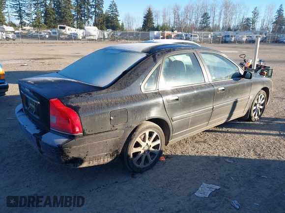 2005 Volvo S80 with VIN YV1TS592X51399861, listed as a IAAI auction lot 41422980 with 172,113 mi miles. Bid and sale history available at carsss.com. Image 4.