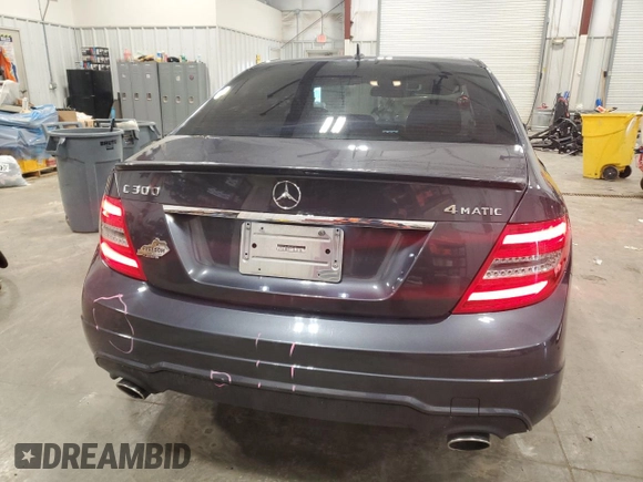 2013 Mercedes-Benz C 300 Sport z VIN WDDGF8AB1DR259700, wystawiony jako Copart lot #57857905 z przebiegiem 127 083 mil mil oraz Czysty tytuł • Clean title. Historia ofert i sprzedaży dostępna na DreamBid. Obrazek 6.