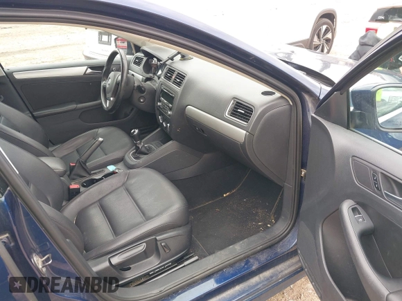 2013 Volkswagen Jetta Sedan SE w/Convenience/Sunroof with VIN 3VWBP7AJ3DM357905, listed as a IAAI auction lot 42065633 with 124,015 mi miles. Bid and sale history available at carsss.com. Image 5.