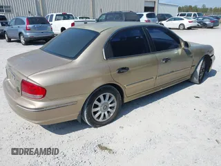 2003 Hyundai Sonata GLS with VIN KMHWF35H03A901839, listed as a IAAI auction lot 40601987 with 171,580 mi miles. Bid and sale history available at carsss.com. Image 4.