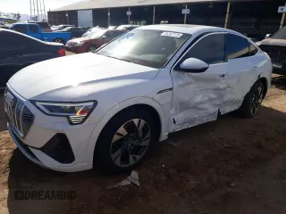 2022 Audi e-tron Sportback S line Premium z VIN WA11AAGE9NB019340, wystawiony jako Copart lot #36347173 z przebiegiem 9 716 mil mil oraz . Historia ofert i sprzedaży dostępna na DreamBid. Obrazek 1.